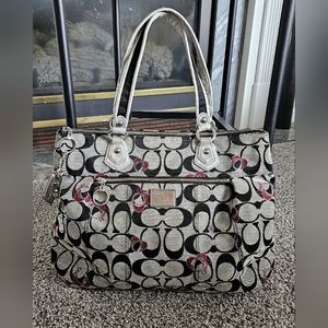 COACH Poppy Signature Heart Glam Tote J1120-18711